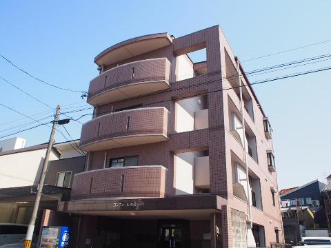 名古屋市昭和区狭間町のマンションの建物外観