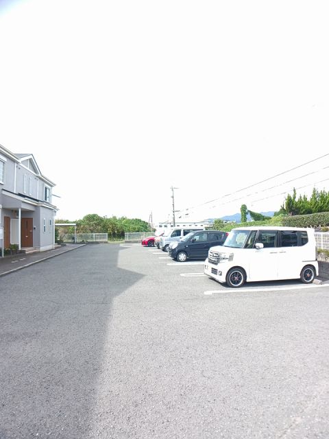 【紀の川市粉河のアパートの駐車場】