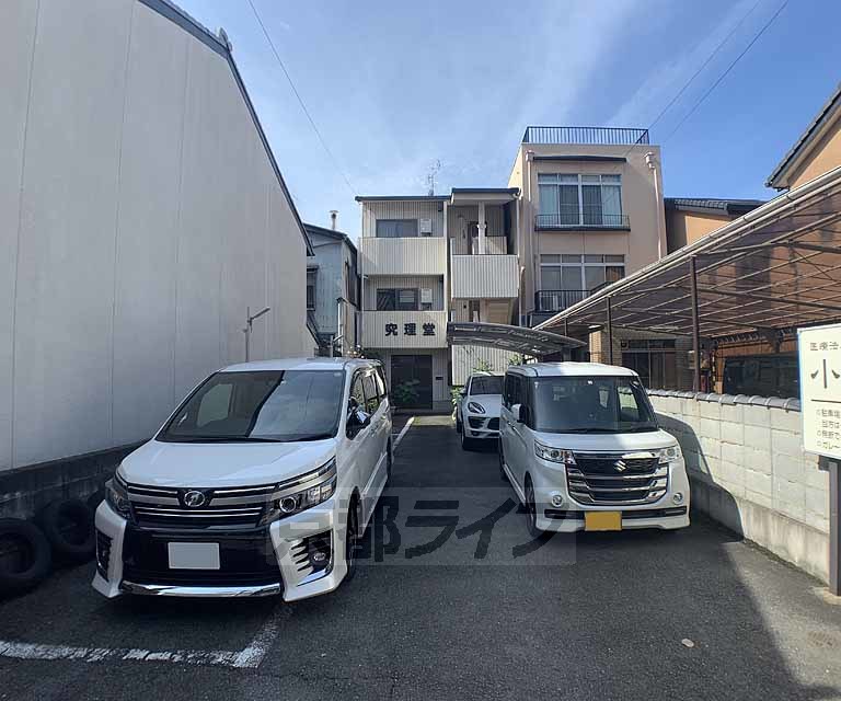 京都市中京区亀屋町のマンションの建物外観