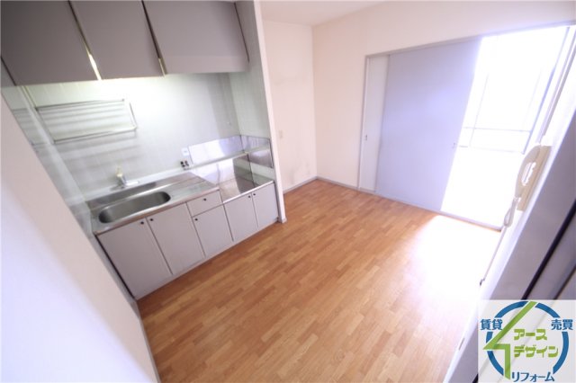 居室・リビング　こちらの居間で趣味の時間をお楽しみください