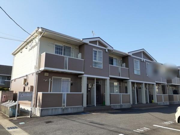 松江市東出雲町錦新町のアパートの建物外観