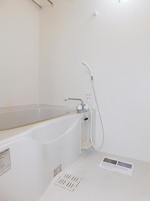 バス・シャワールーム　浴室乾燥機付のバスルーム！