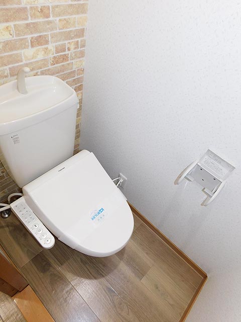 トイレ　温水洗浄便座が設置されてます！