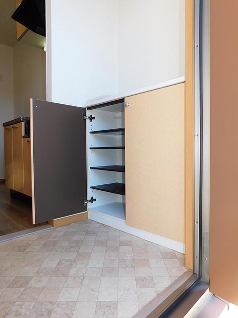 玄関　玄関にシューズボックス完備！
