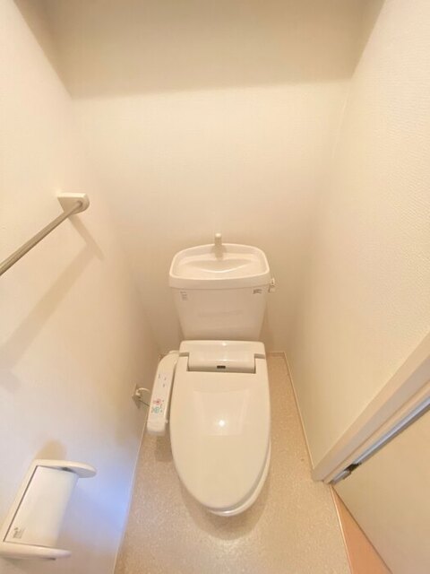 トイレ　温水洗浄暖房便座