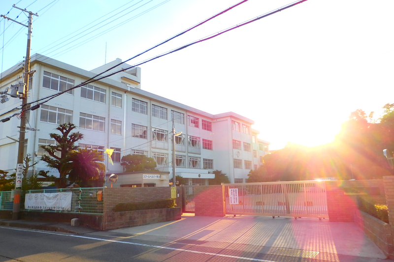 【サンフォーレストBの小学校】