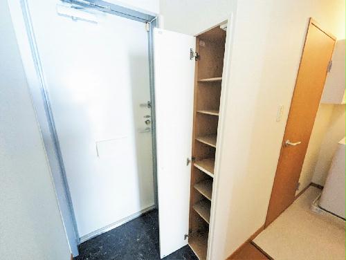 玄関　設備・仕様は号室により異なる為、現況を優先致します。