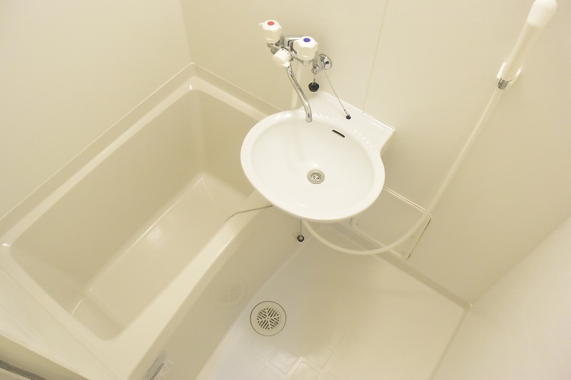 バス・シャワールーム　浴室乾燥機つきです!!