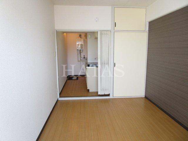 居室・リビング　同物件別部屋です。