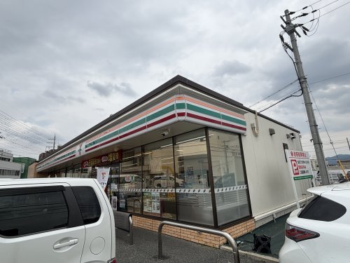 コンビニ　セブン-イレブン 富田林西口店（コンビニ）まで883m