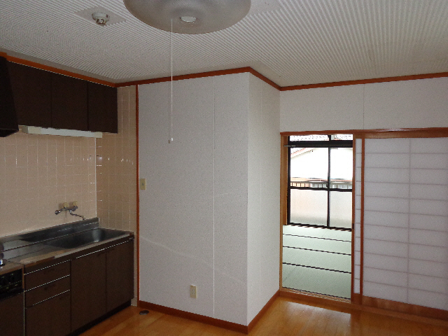 その他部屋・スペース　台所から