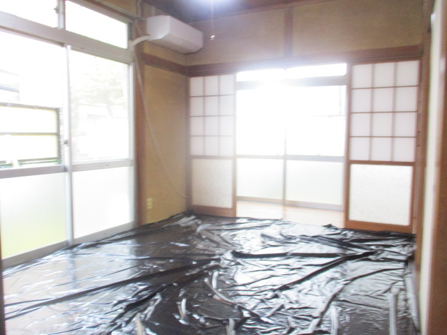 その他部屋・スペース　南西角の和室。陽当たり良好です♪畳表替え済み。