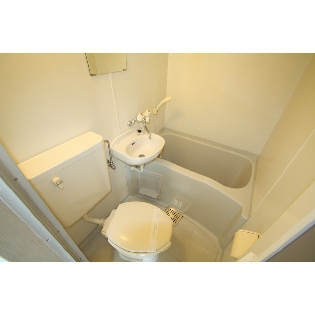 バス・シャワールーム　バス、トイレ、洗面