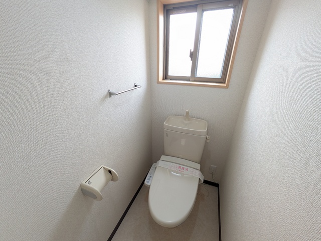 トイレ　温水洗浄便座付き☆