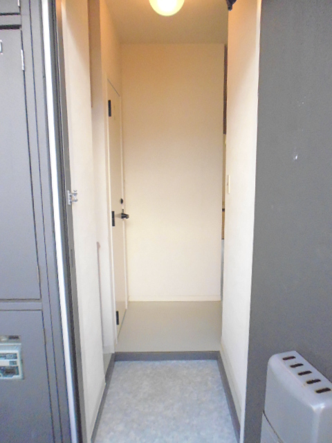 玄関　玄関※同タイプ参考写真