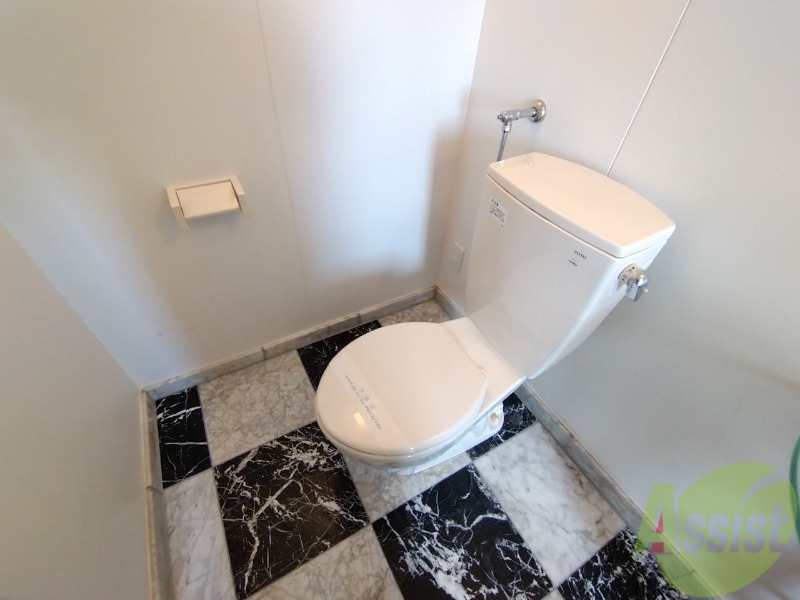 トイレ　こちらはトイレです。清潔感があり、安心して使用できます。