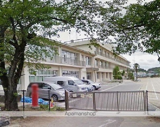 小学校　本宮市立岩根小学校（小学校）まで850m