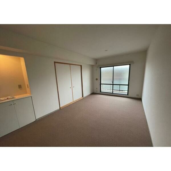 居室・リビング　同物件、別号室の写真です。