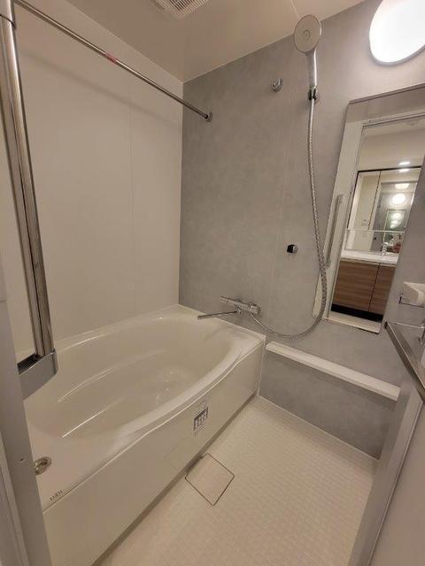 バス・シャワールーム　バスルーム