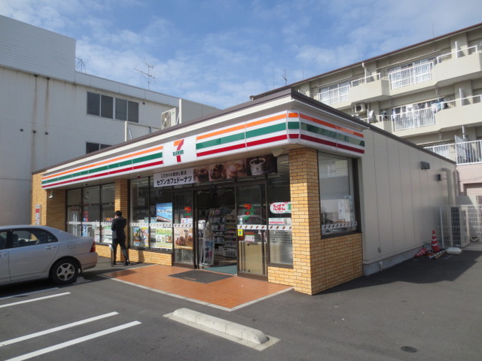 コンビニ　セブンイレブン岩倉駅西店（コンビニ）まで110m