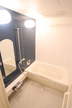 バス・シャワールーム　追焚と乾燥機能付バス（イメージ）