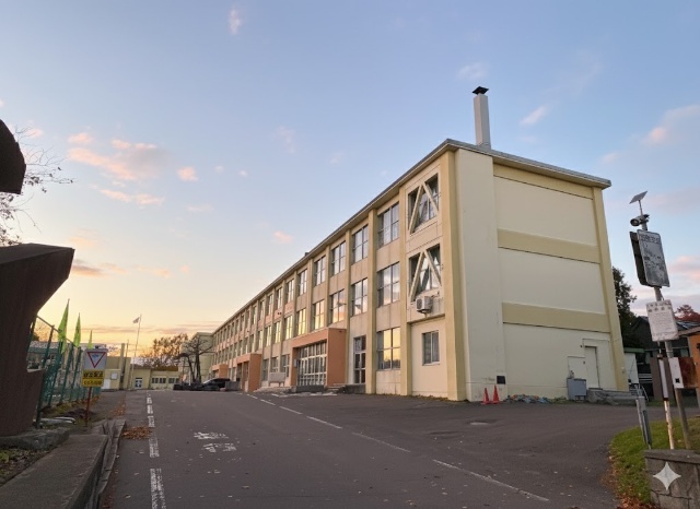 小学校　北広島市立東部小学校（小学校）まで345m