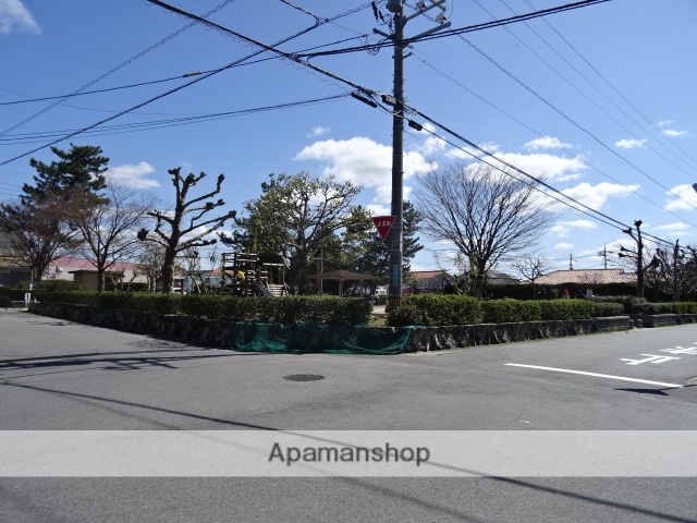 その他　全面道路（その他）まで0m