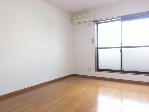 居室・リビング　広々洋室！