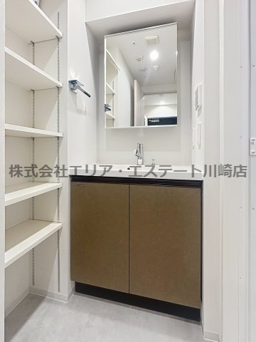 その他　独立洗面化粧台が付いています