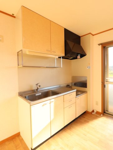 キッチン　※同タイプの部屋写真です