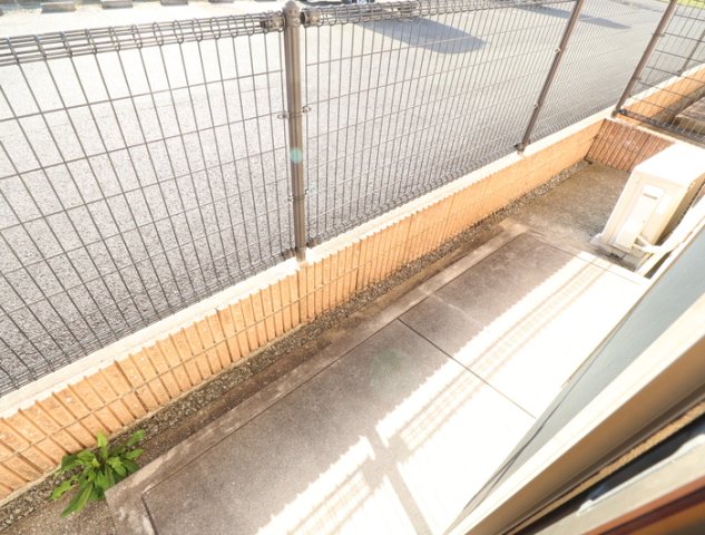 庭　※同タイプの部屋写真です