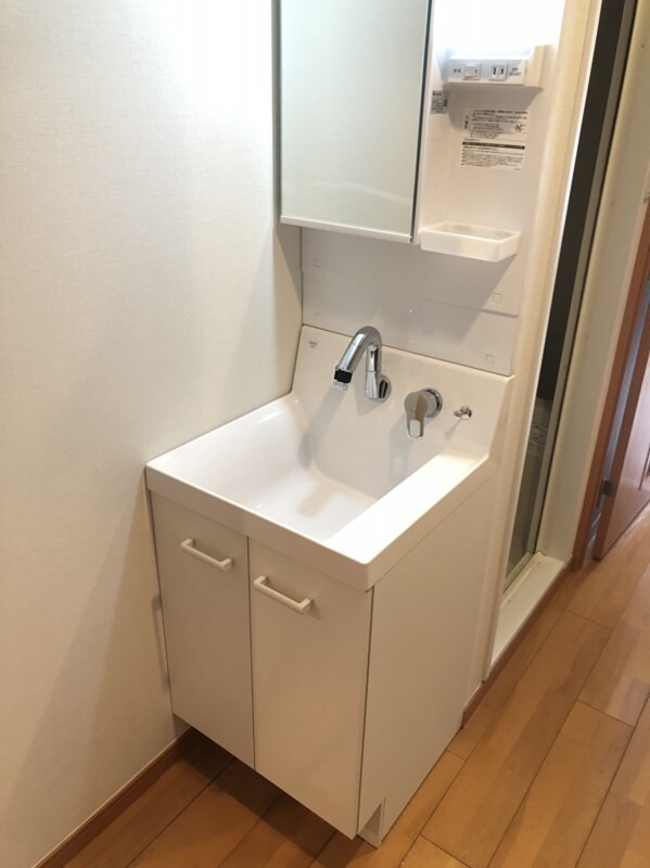 洗面設備　同仕様写真含む