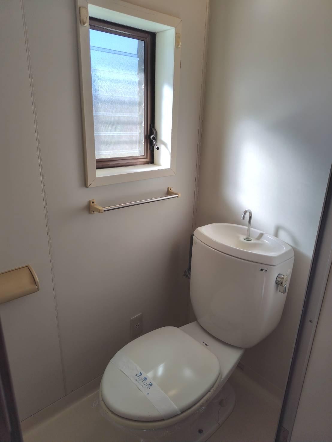 トイレ　窓有り