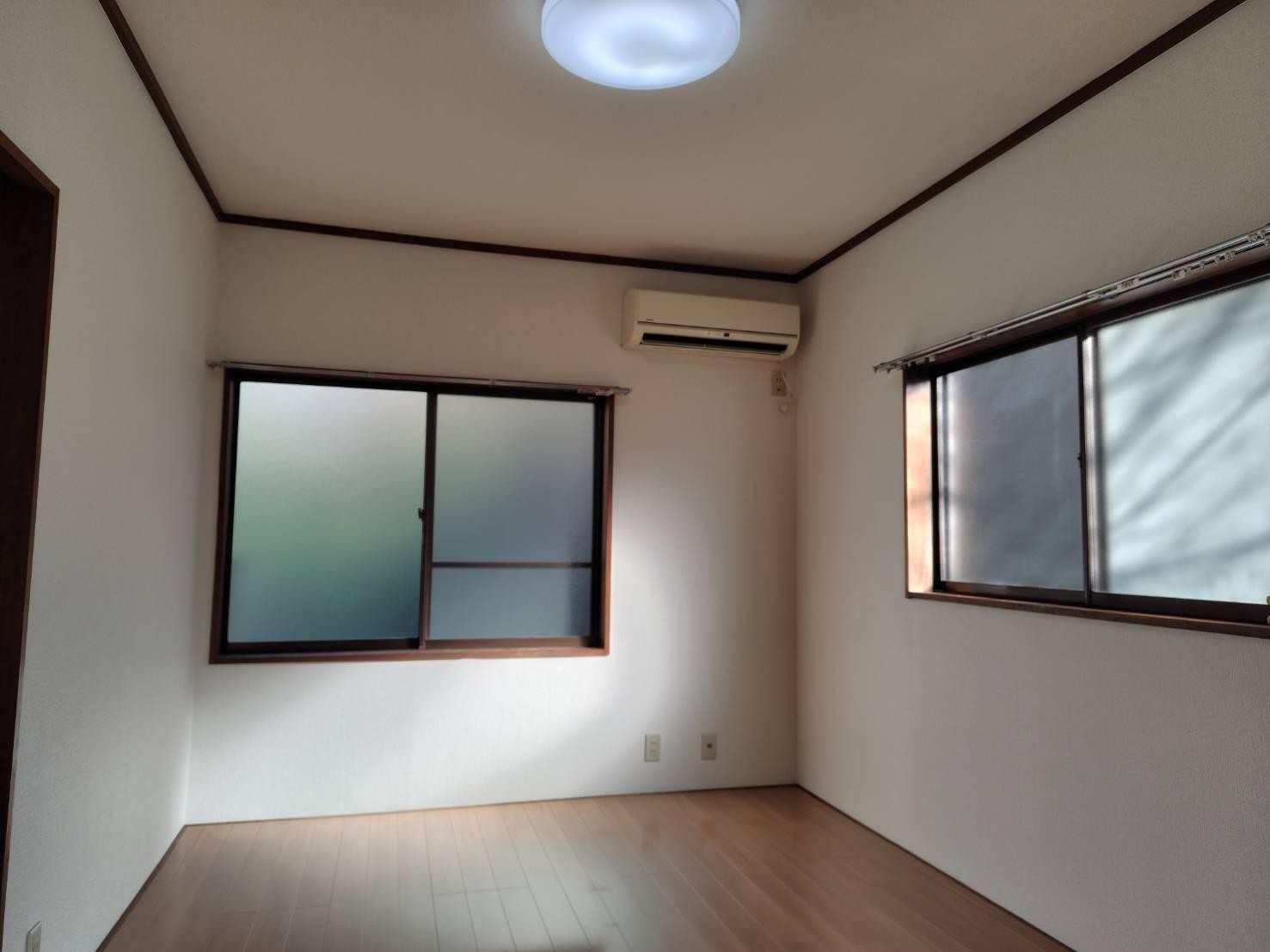 居室・リビング　2面採光　南側洋室