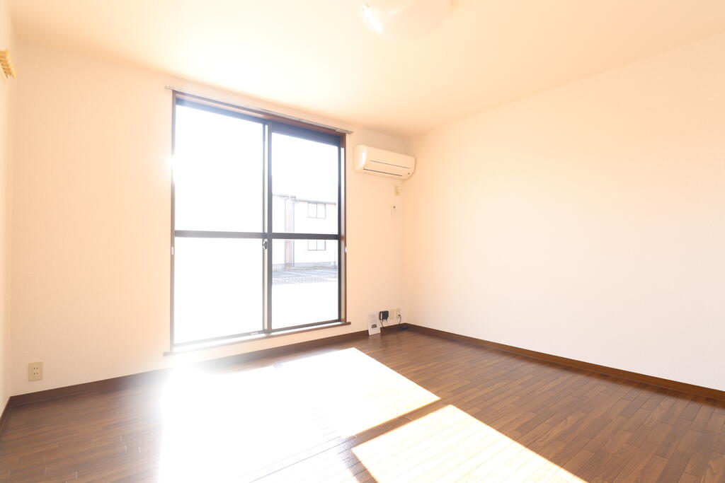 居室・リビング　日当たりの良いリビングです♪