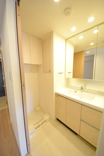 洗面設備　★収納スペース充実の洗面脱衣所★