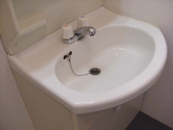 洗面設備　朝の支度にも助かる、独立の洗髪洗面化粧台