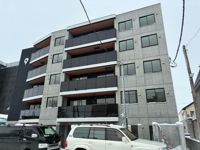 建物外観　建築中