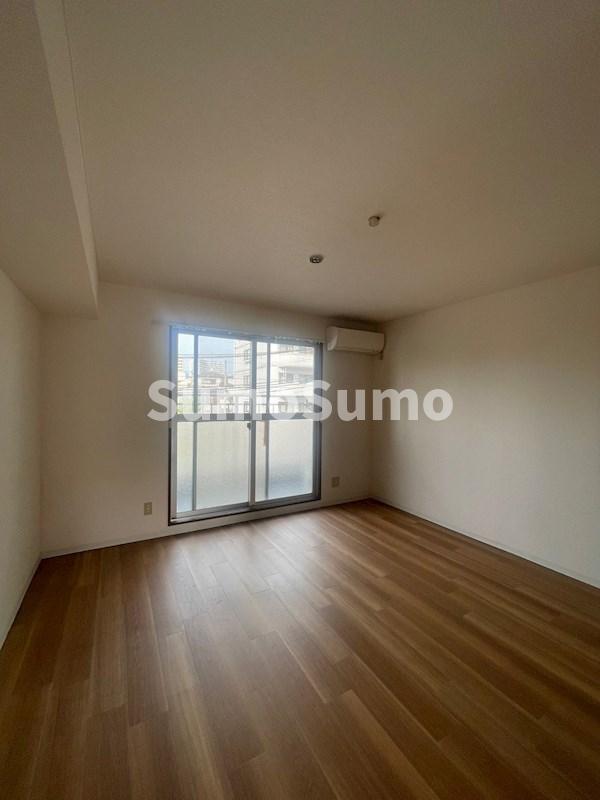 その他部屋・スペース　開放的な寝室です