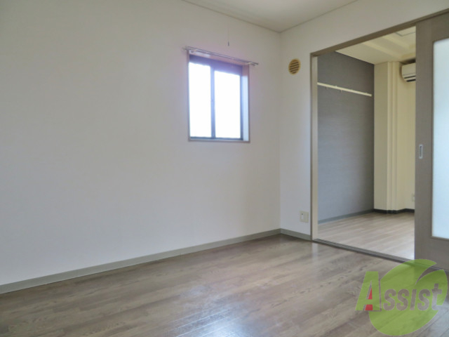 居室・リビング　広いリビングルームでお休みの日ものんびりできるね。