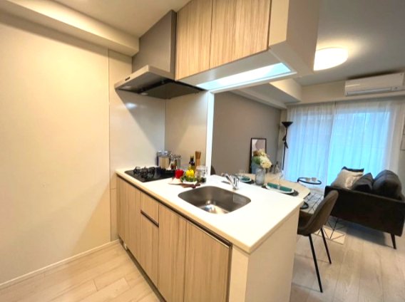 キッチン　202号室の写真になります※床・建具等の色はフロアによって異