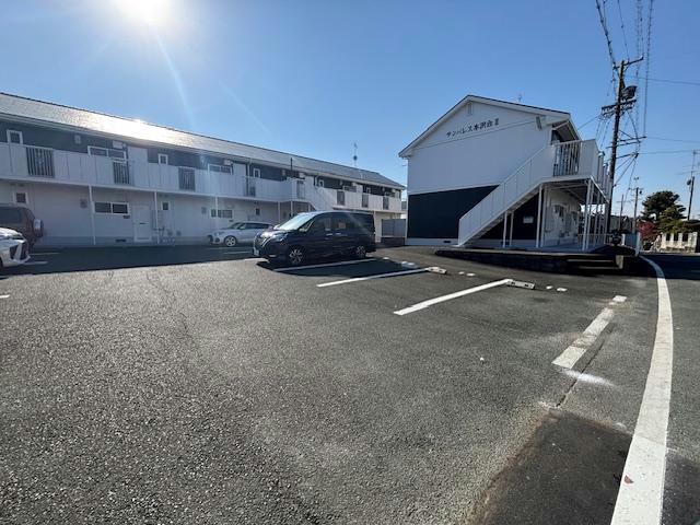 駐車場　駐車場