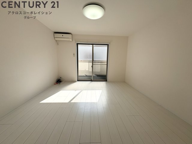 居室・リビング　9.4帖の洋室です♪