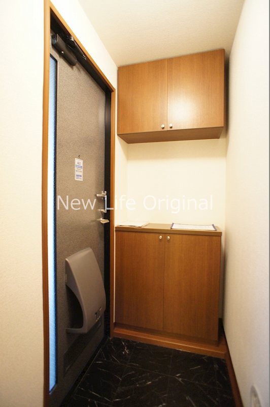 玄関　上下に分かれたシューズボックス、たっぷり収納できます☆