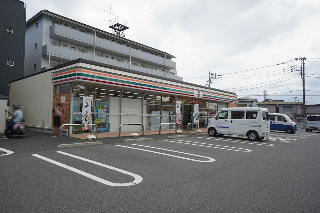 コンビニ　セブンイレブン 伊勢原桜台1丁目店（コンビニ）まで702m