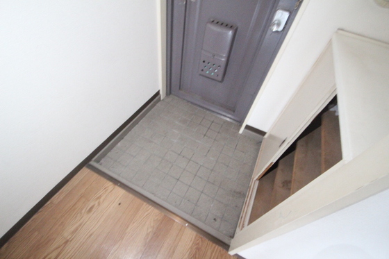 玄関　※別号室の写真です