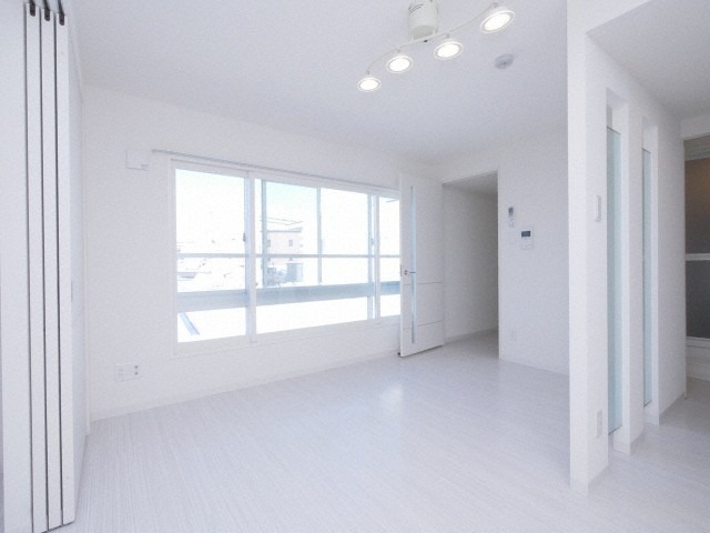 居室・リビング　同物件別タイプです。