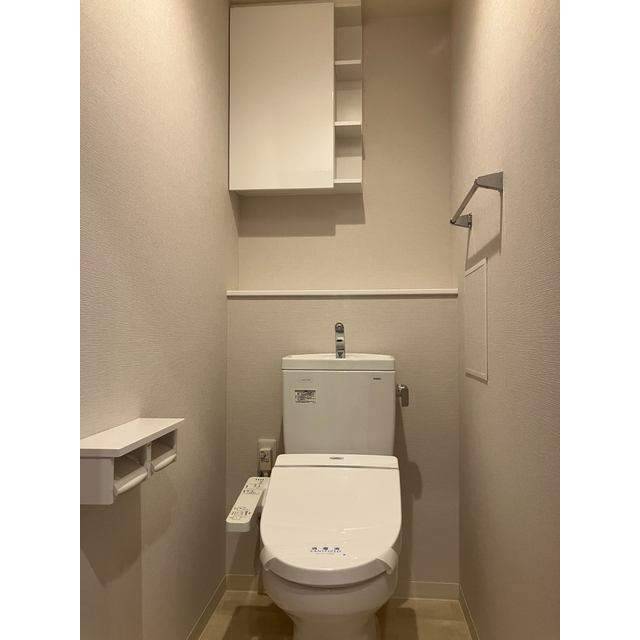 トイレ　※同タイプ・別部屋の写真になります