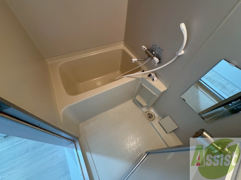 バス・シャワールーム　ユニットバスです。疲れを癒すのに欠かせませんね！