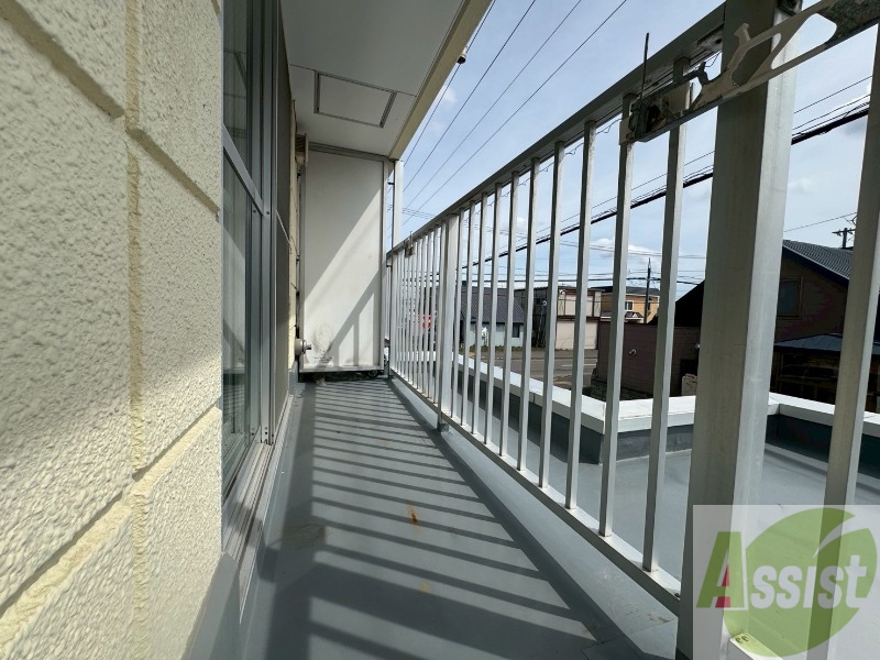 バルコニー　バルコニーは幅があり、広い印象を受けました。